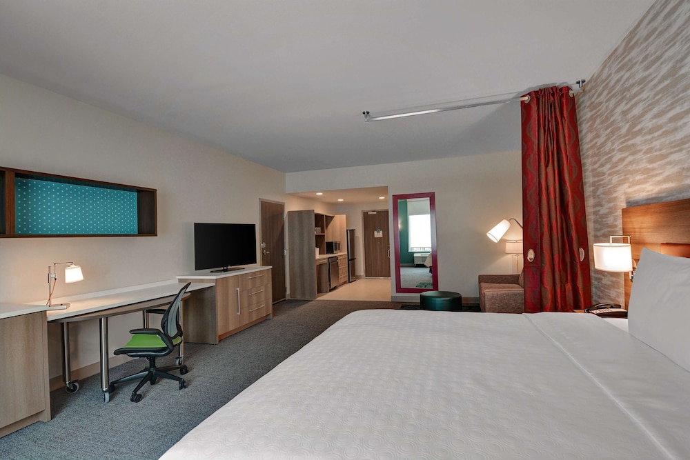Studio, Suite, King Bed, Accessible