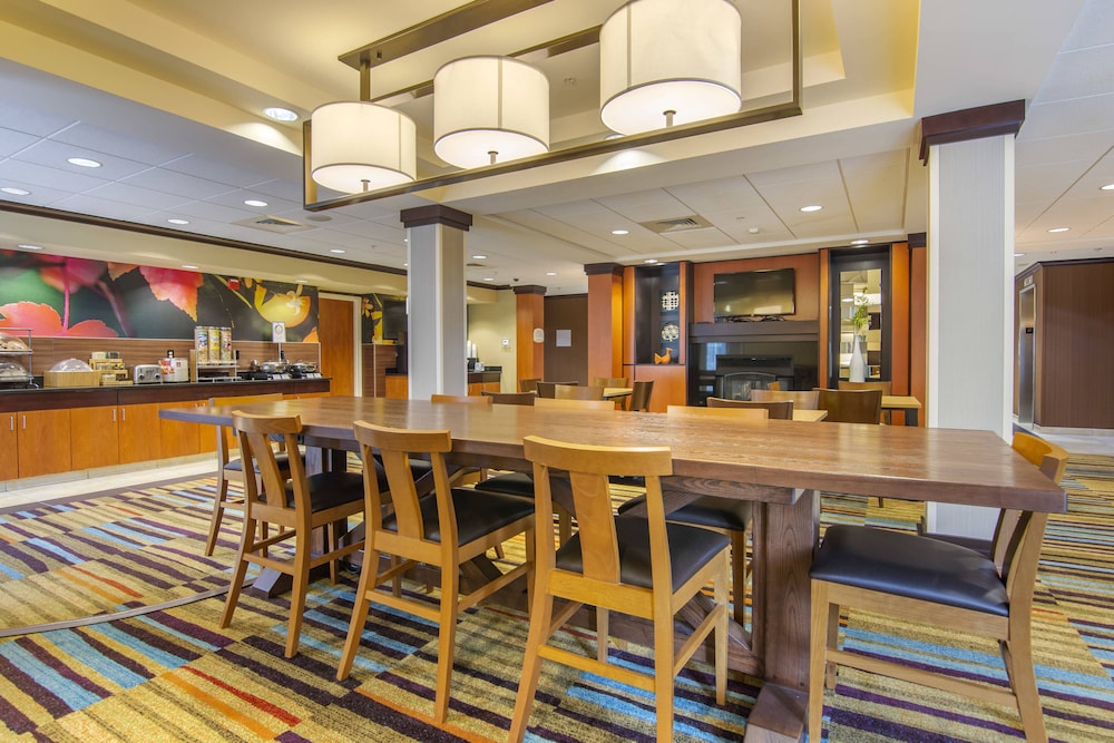 Fairfield Inn Suites Hooksett 34/50