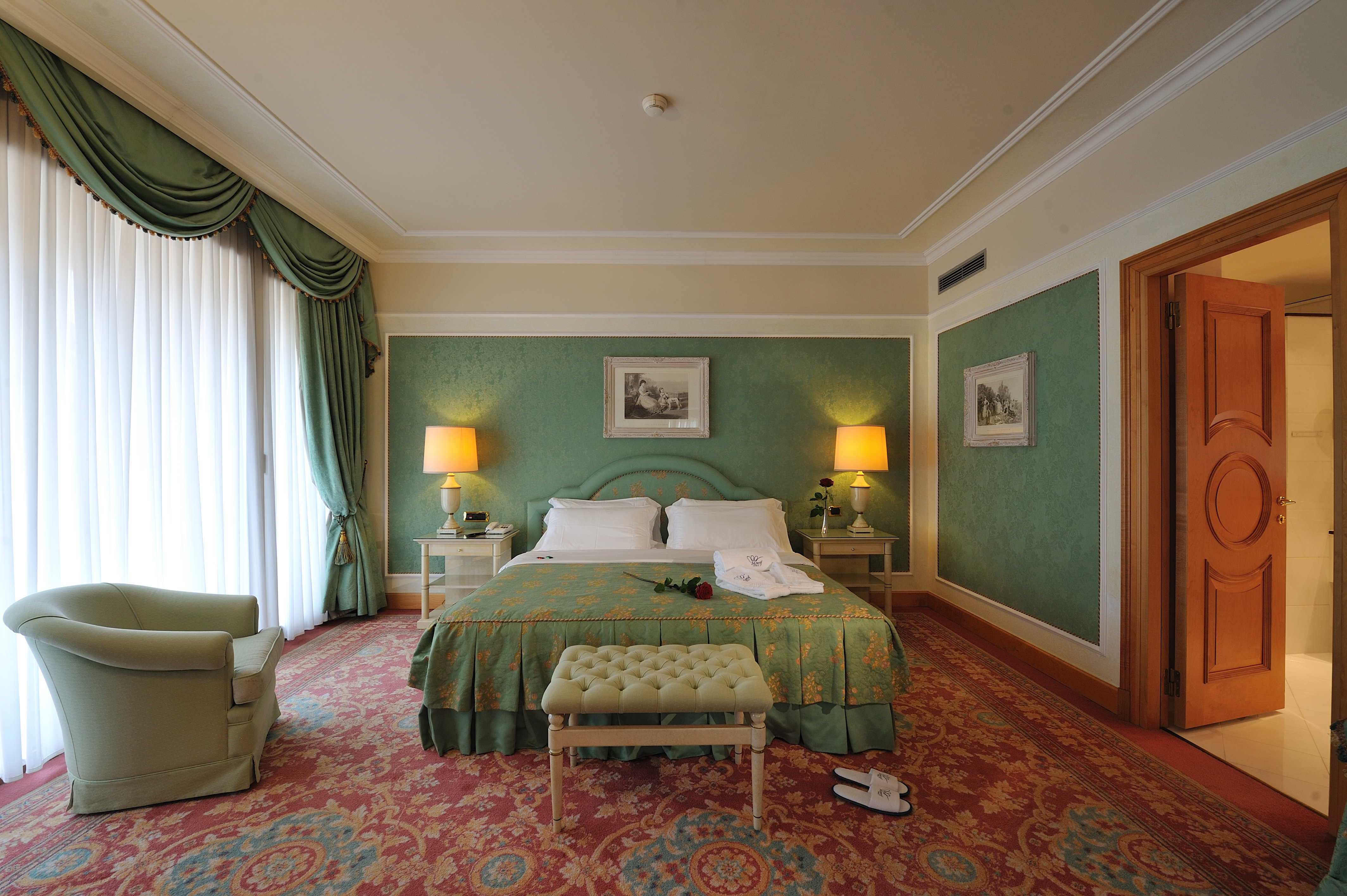 Royal Hotel Carlton 22/84