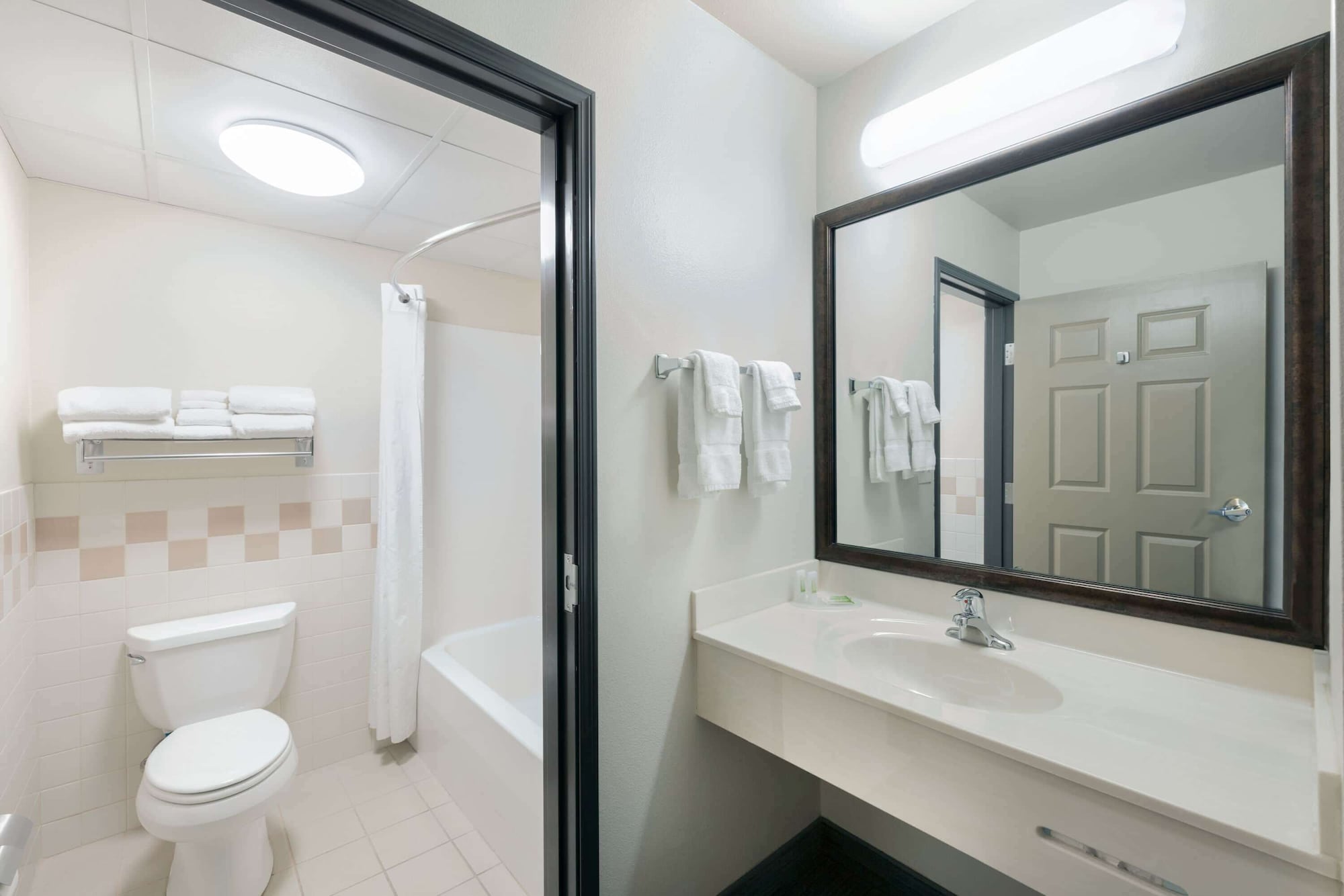 Studio, Suite, King Bed, Americinn By Wyndham Havre 4/6