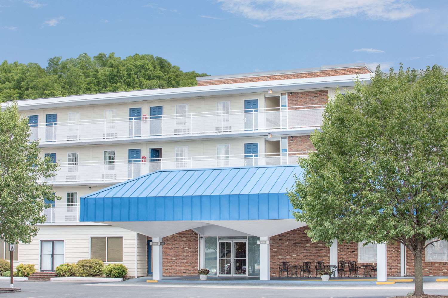 Howard Johnson by Wyndham Staunton 2/34