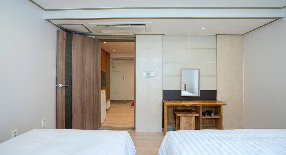 J2 Family Hotel Jeju 19/32