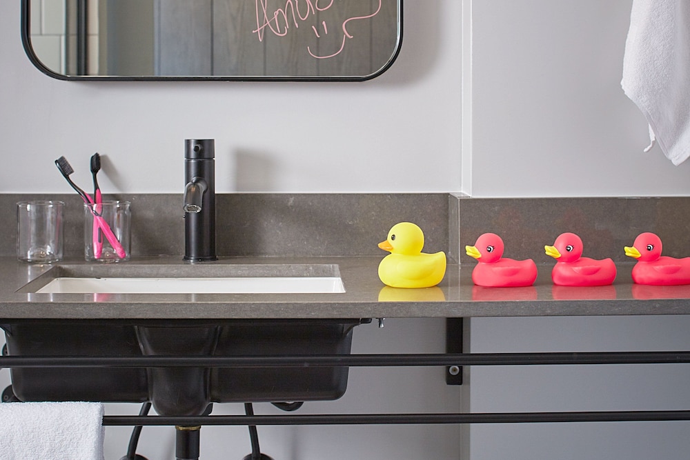 Moxy By Marriott Denver Cherry Creek 23/53