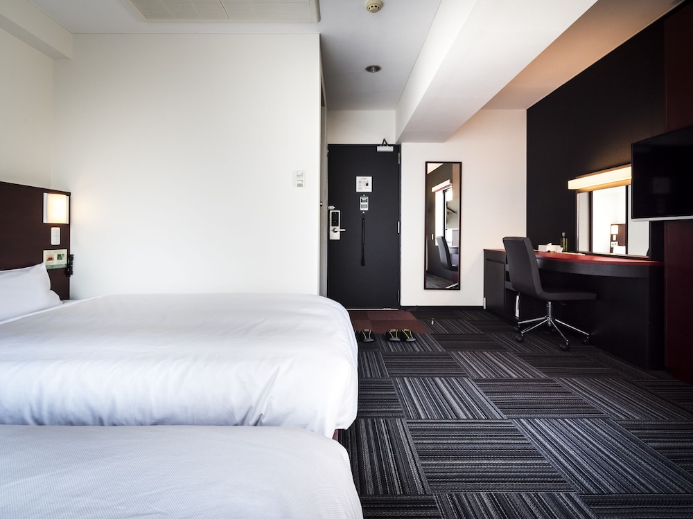 ROOM, TWIN BEDS