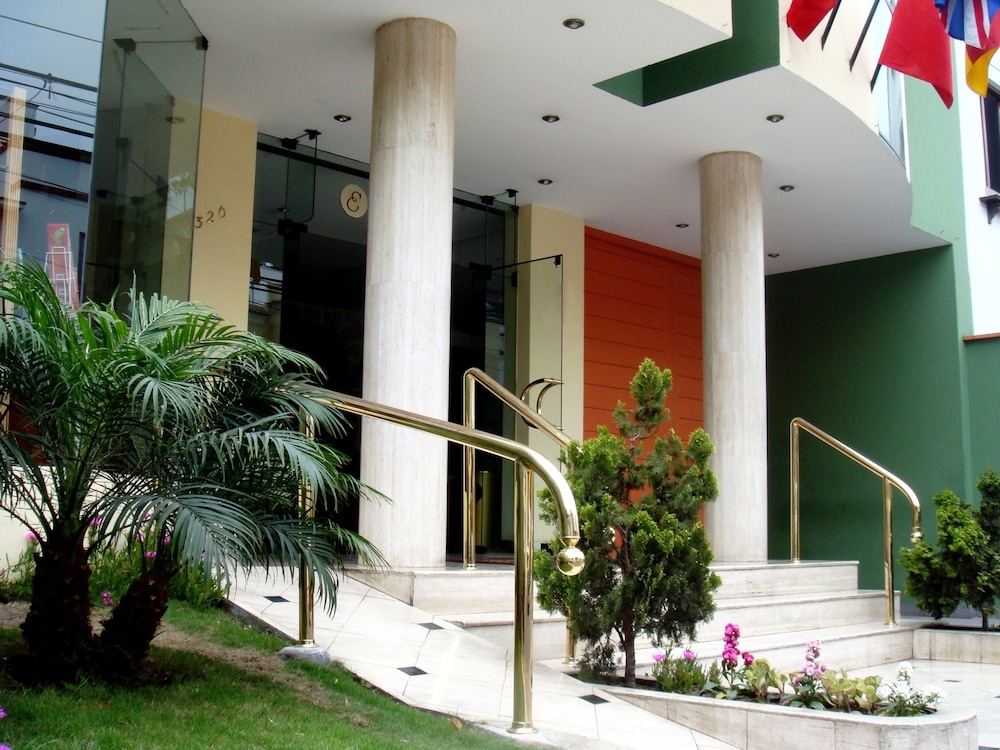 Embajadores Hotel 4/53