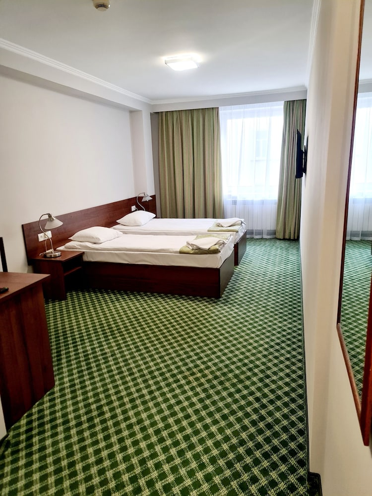 Hit Hotel 21/73