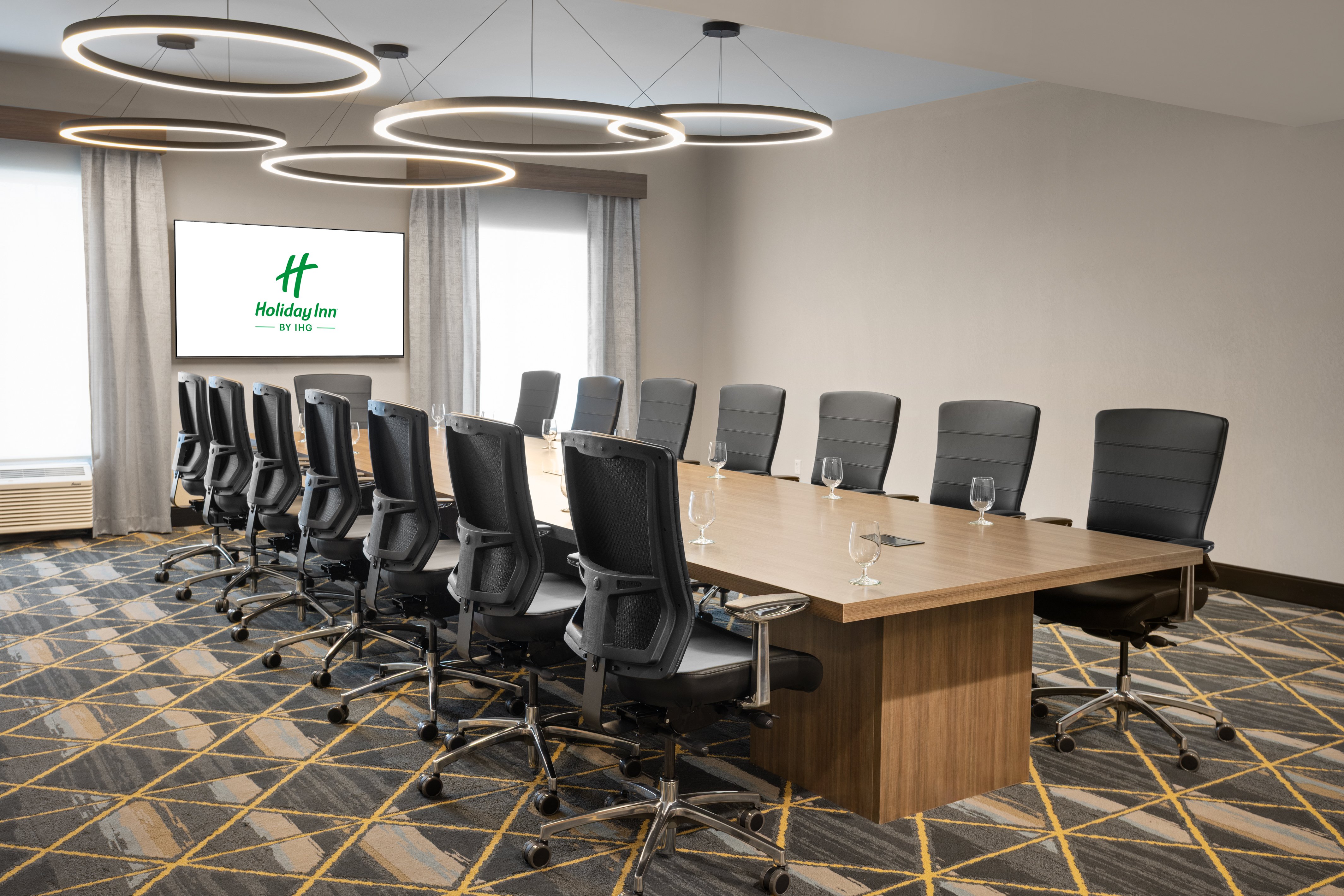 Holiday Inn Midland 67/75