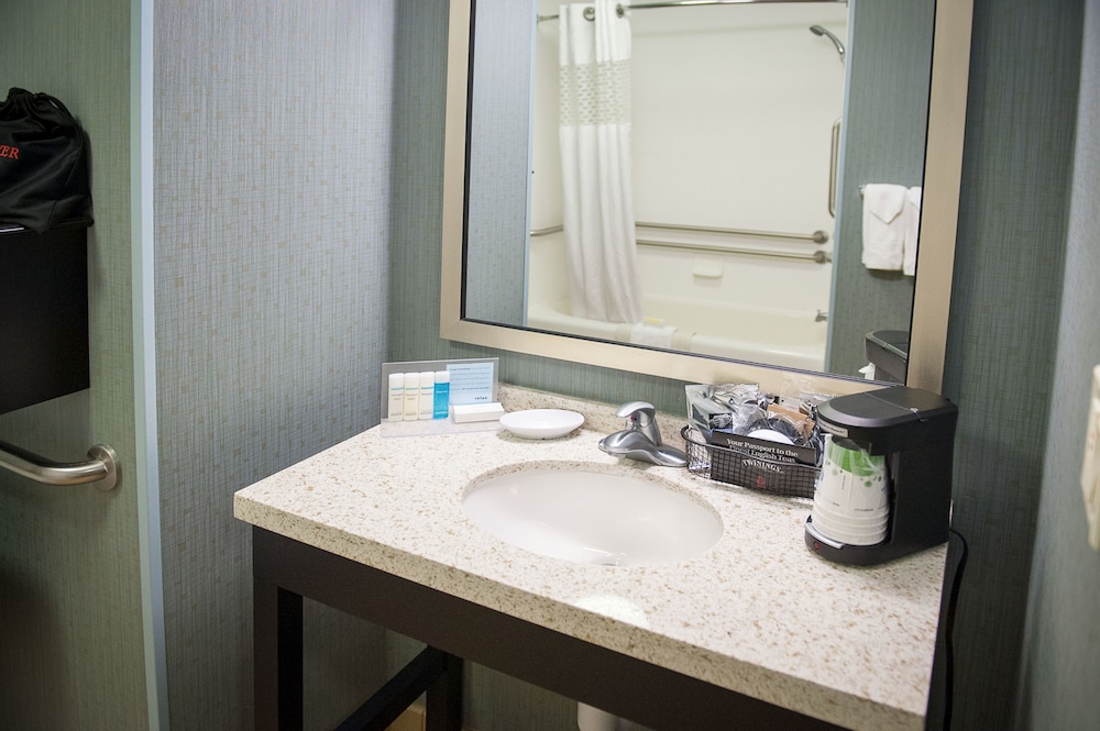 Hampton Inn Suites St Petersburg Downtown 15/51