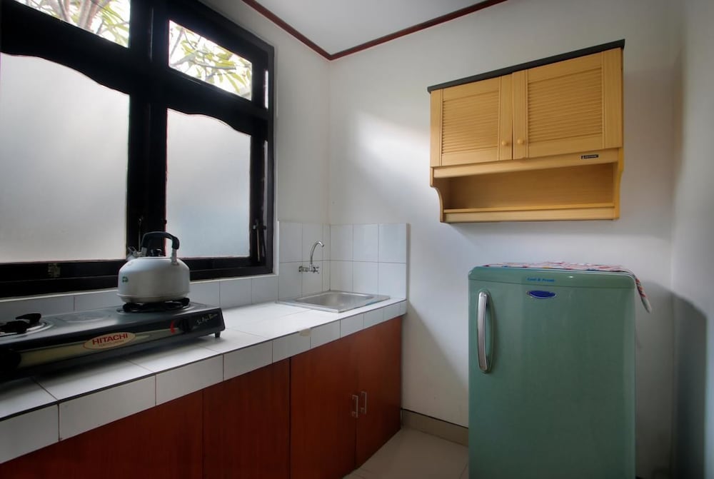 Hotel Jati And Home Stay 12/71