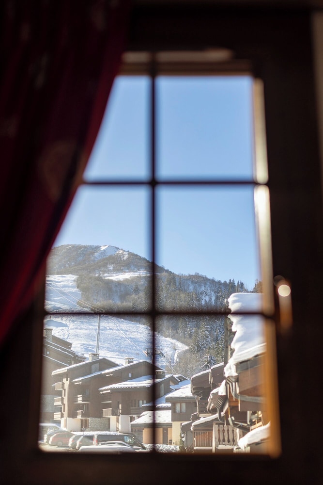 Hotel du Bourg 24/50