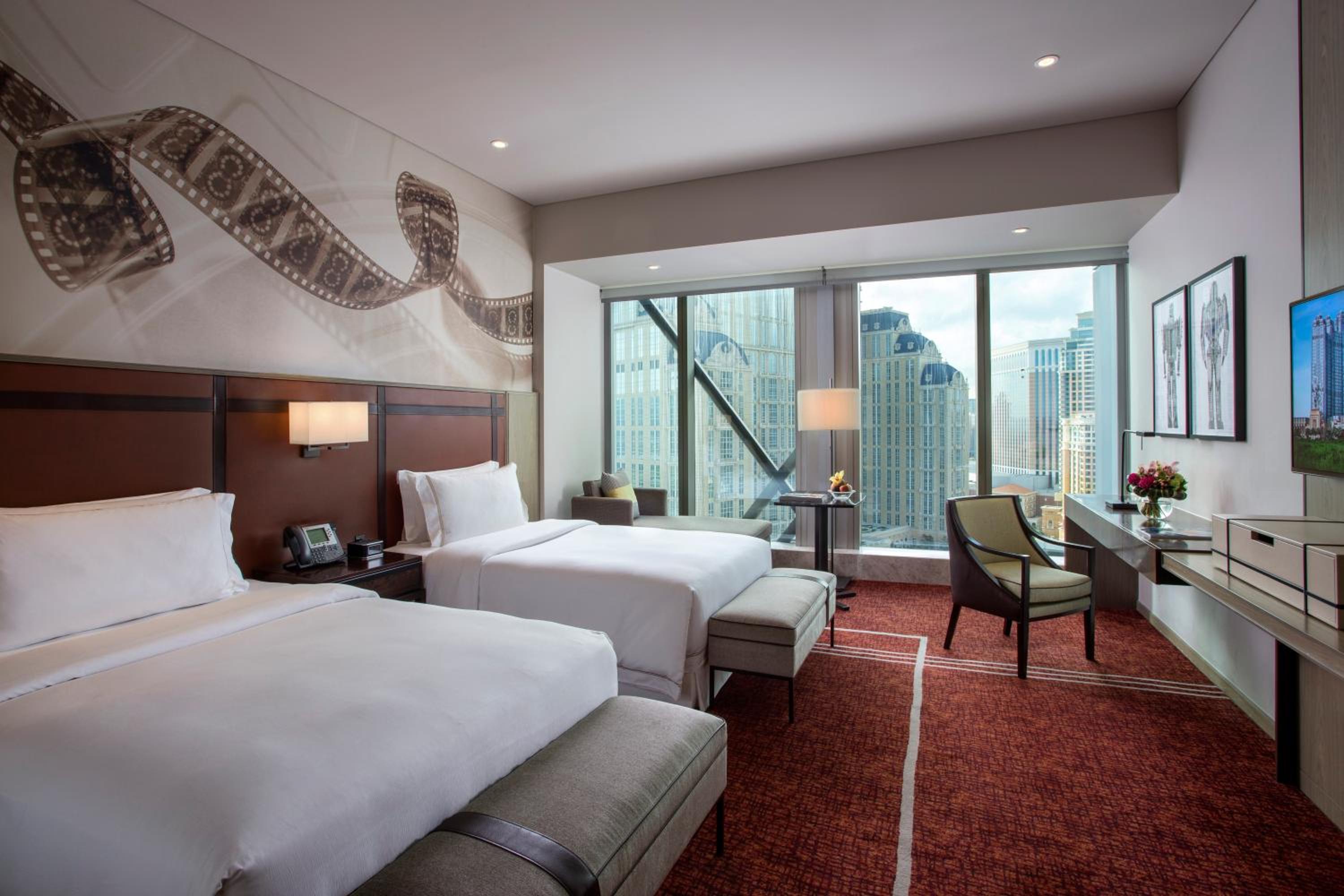 Gallery, Twin Beds, with View
