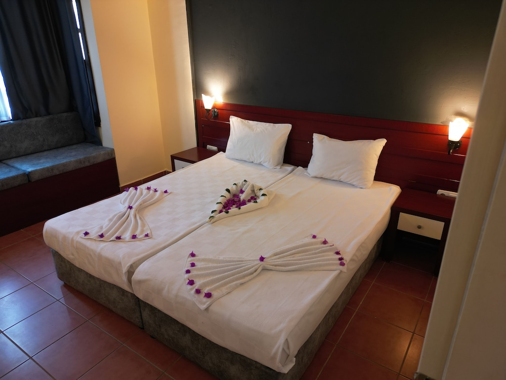 Lemas Suite Hotel 10/48