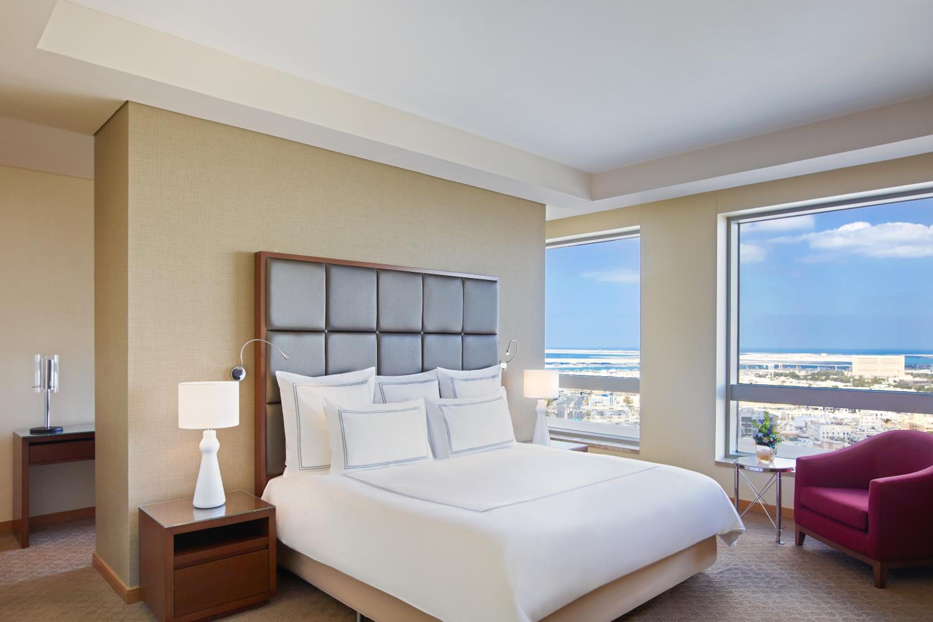 SUITE, CREEK AND CITY VIEW, CORNER
