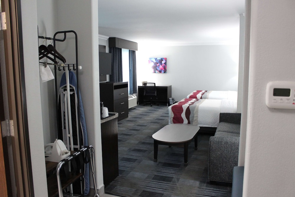 Best Western Medical Center North Inn and Suites Near Six Flags 26/37