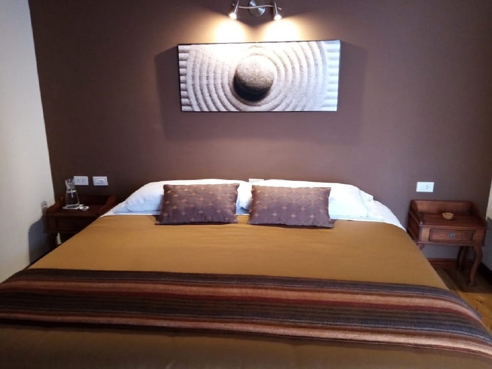 Cozy, Earth, Queen Bed