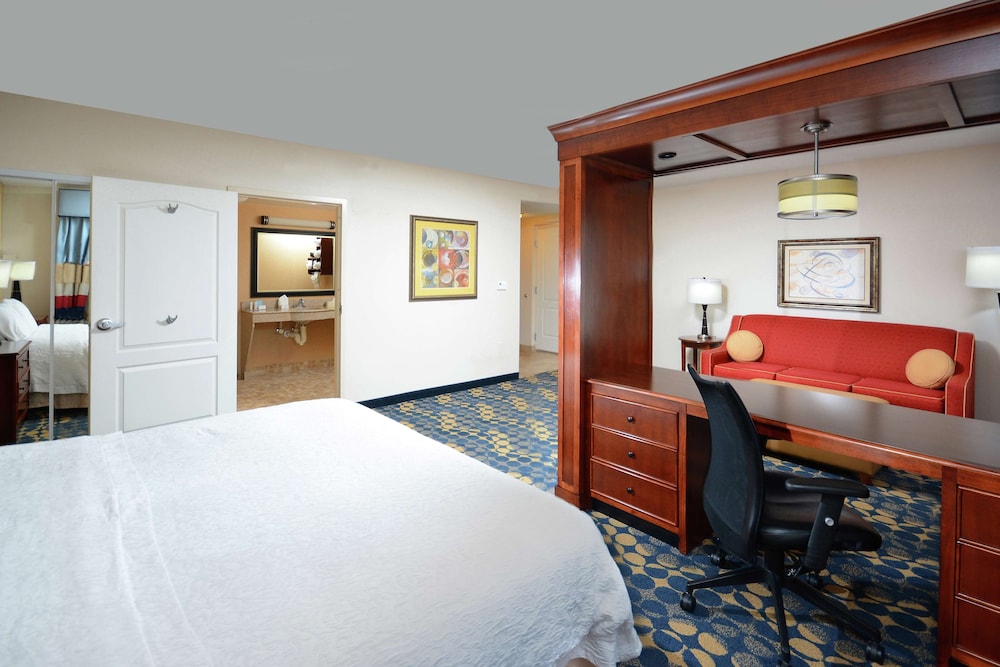 Hampton Inn & Suites Huntersville 11/37