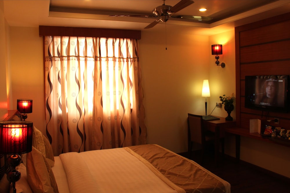 HOTEL EAST PARK 12/31