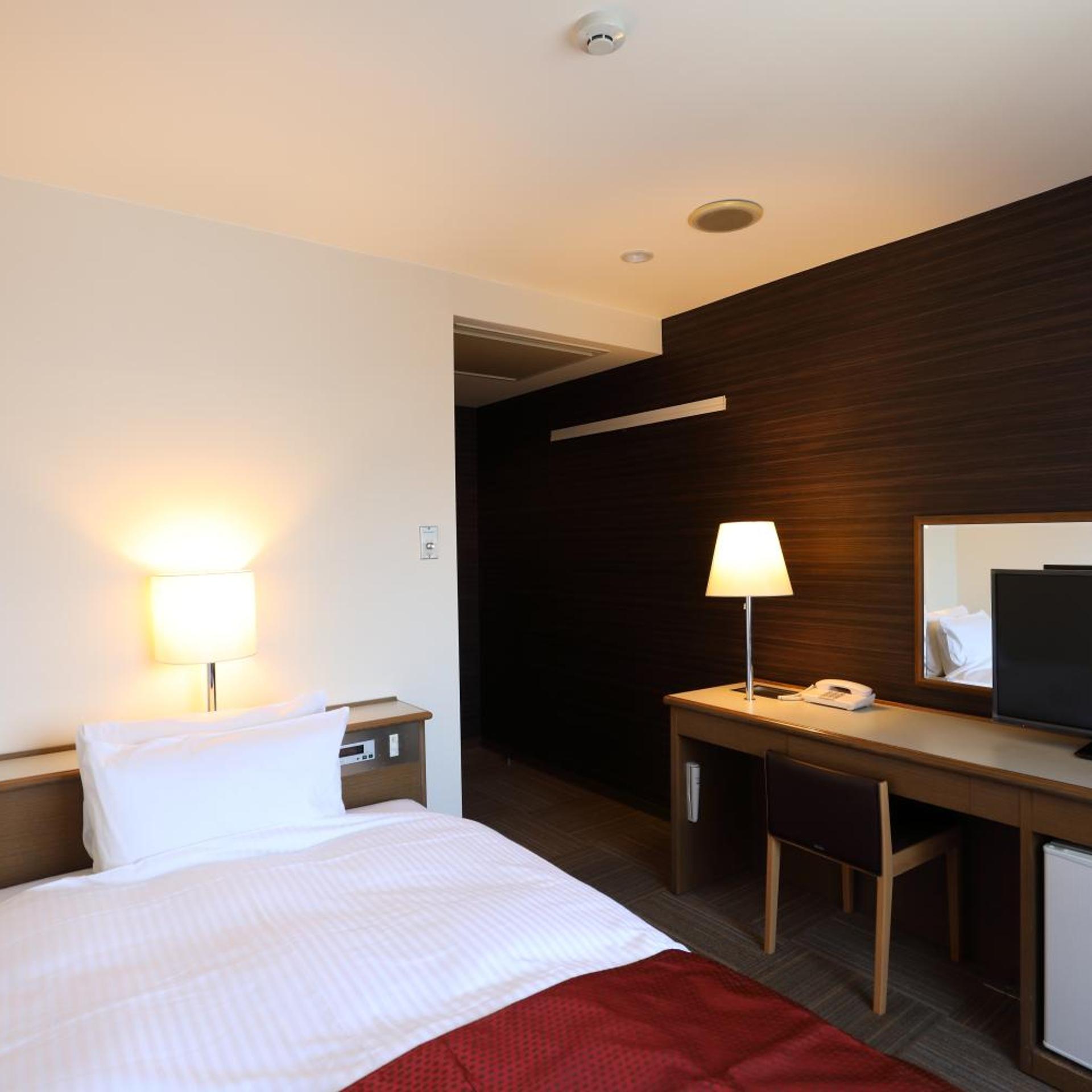 ROOM, SEMI DOUBLE BED