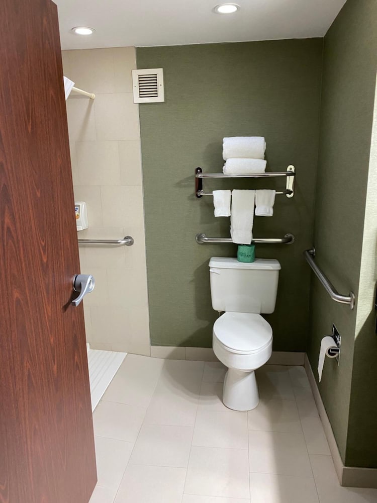 DoubleTree by Hilton Quincy 72/77