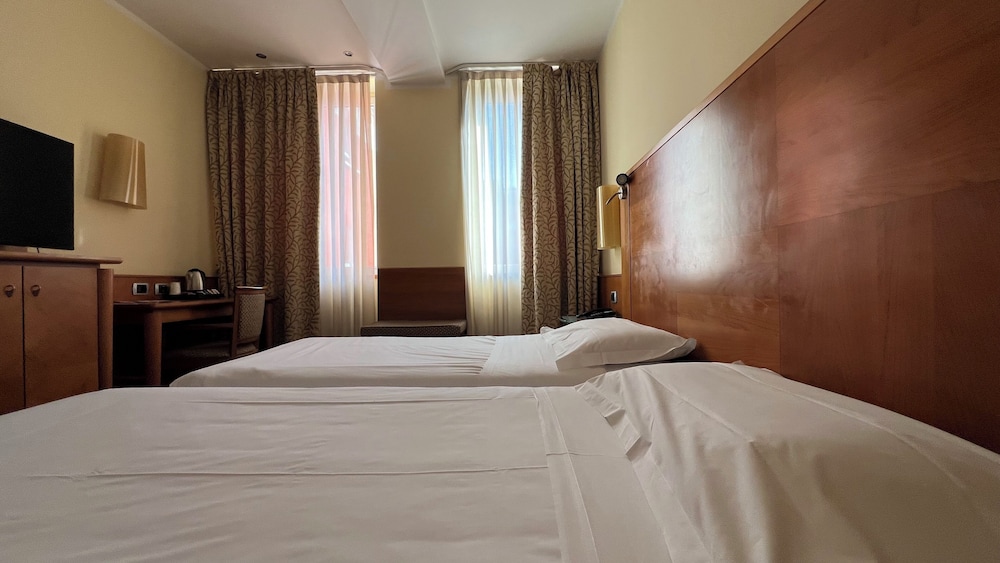 Room, Twin Beds