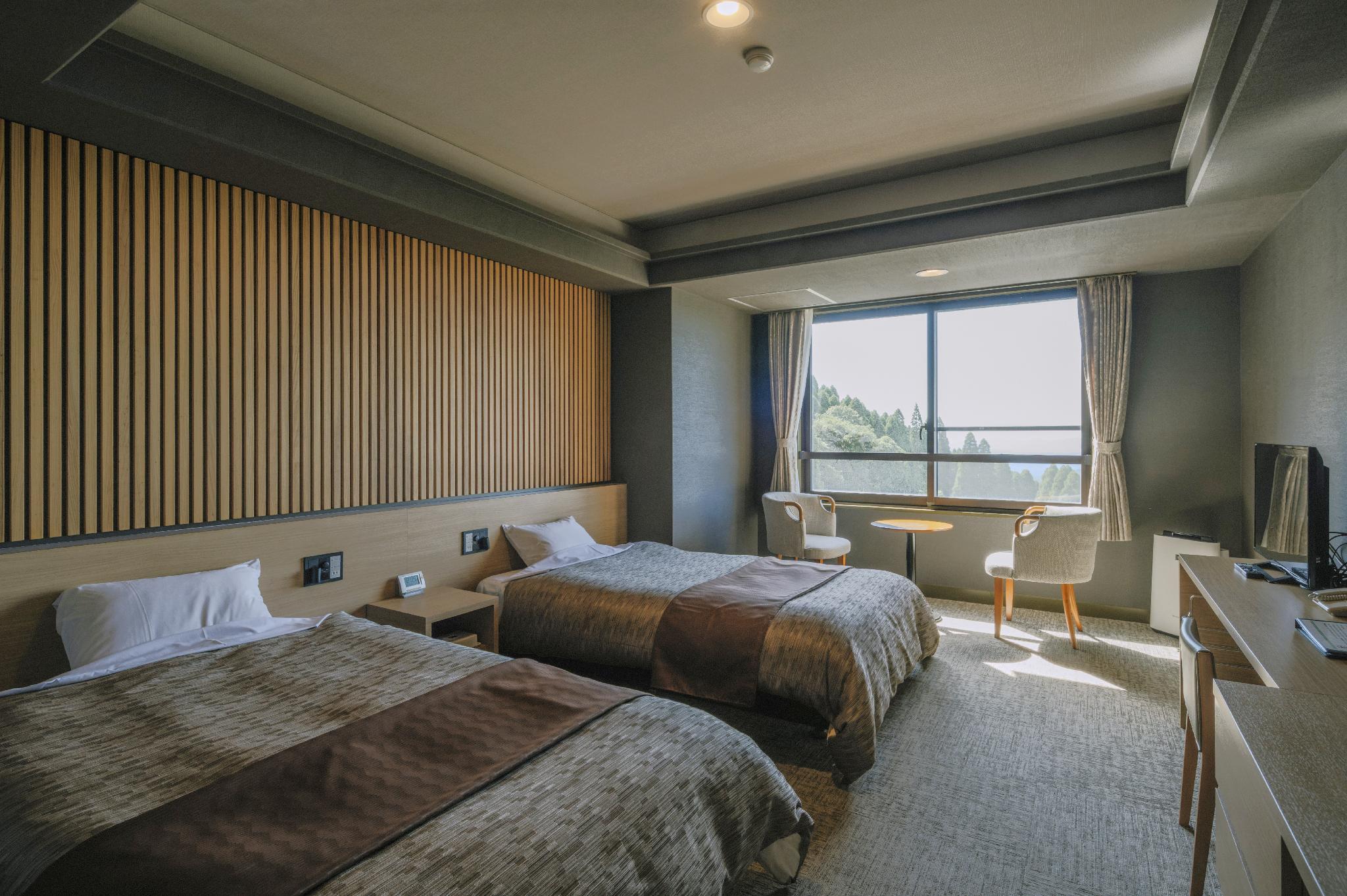 Western, Superior, Twin Beds, East Wing, Top Floor