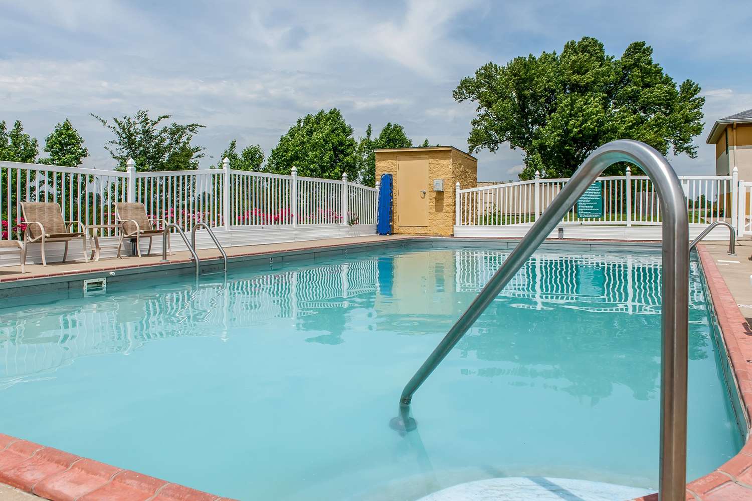 Quality Inn Lewisport 8/16