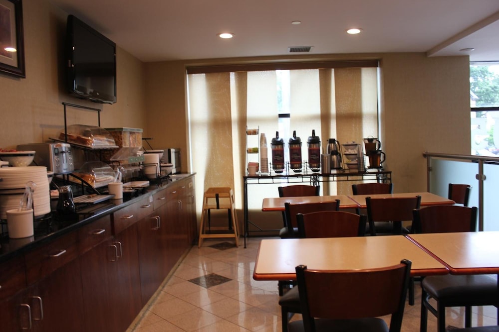 Comfort Inn Bellerose 35/46