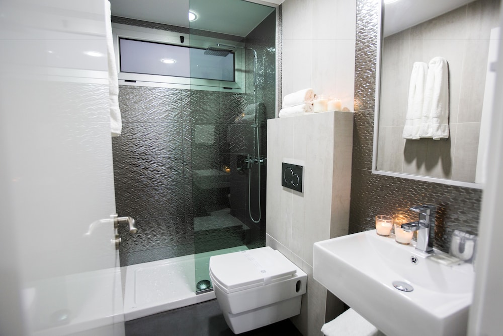 Valentina Beach Apartments And Suites 55/57