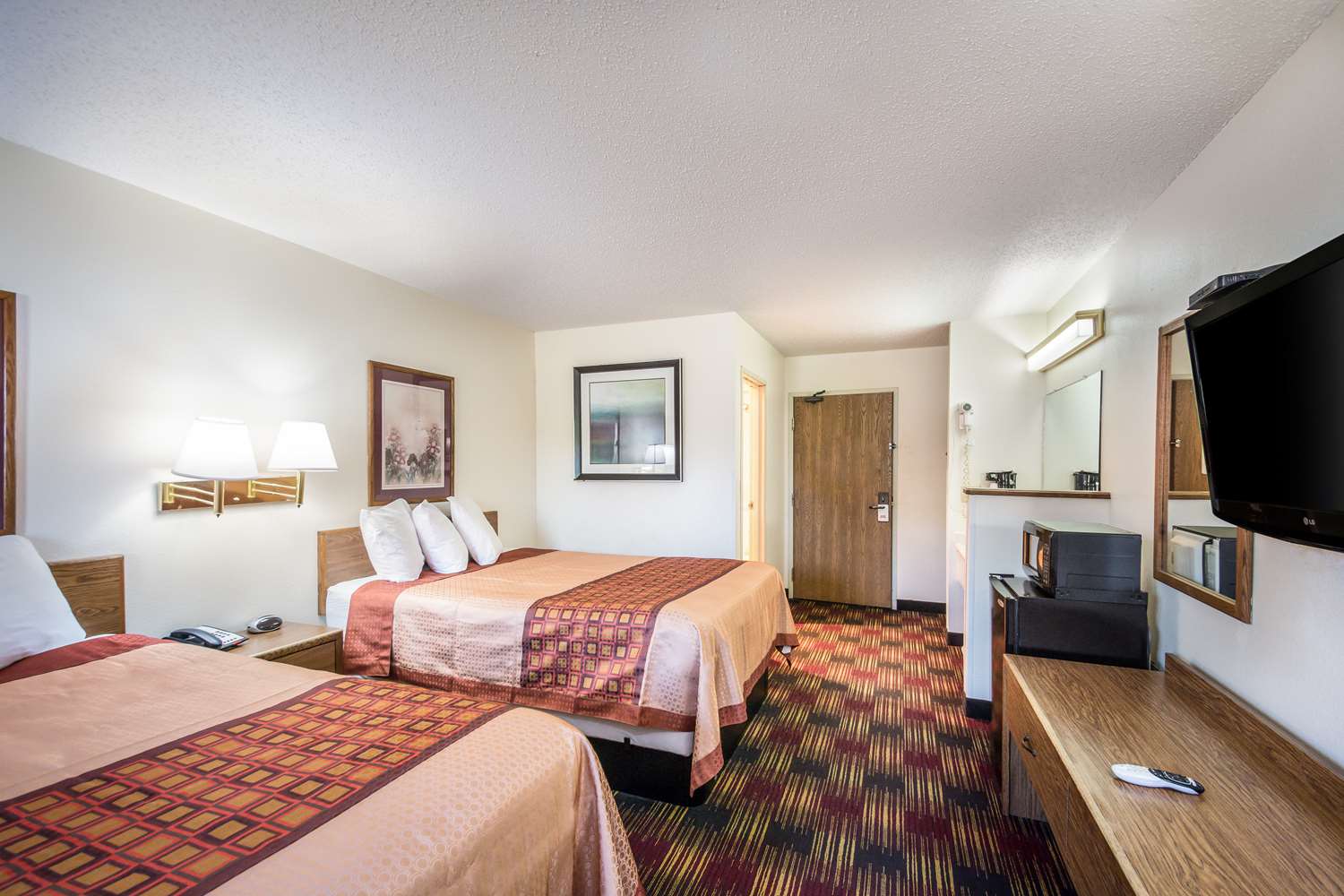 Comfortable, Guest Room, 2 Queen Beds