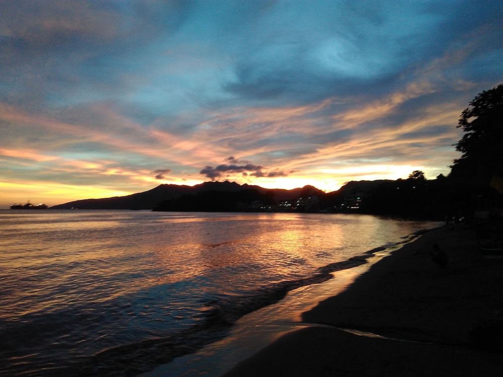 Mango's Beachfront Resort 66/69