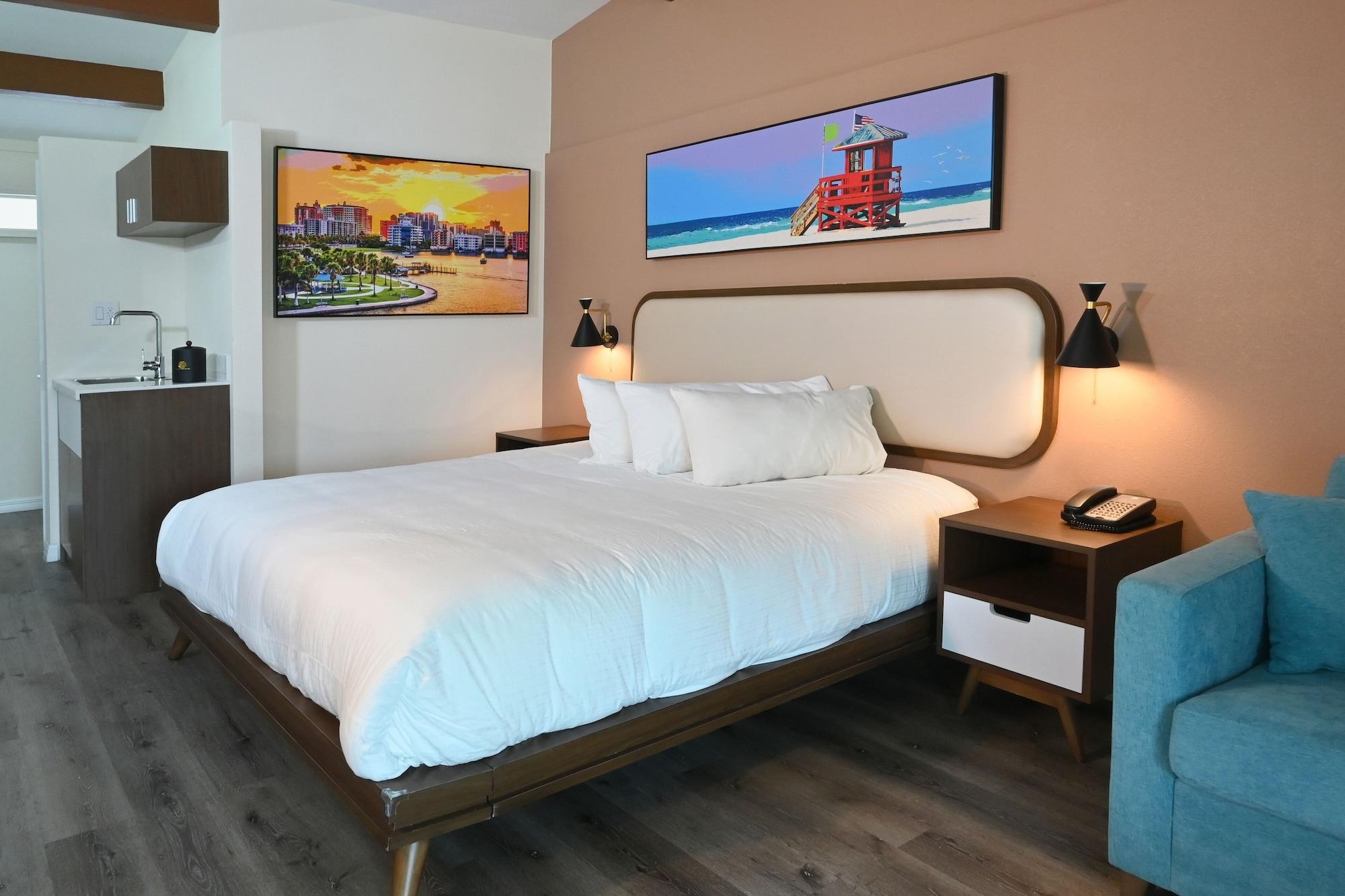 Premium, King Bed, Pool View, Balcony or Patio