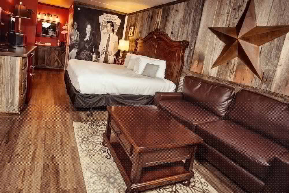 Branson Surrey Inn 33/65