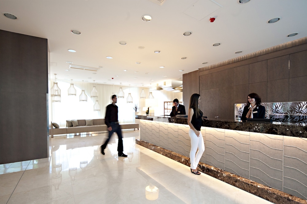 Hotel Zagreb - Health & Beauty 11/76