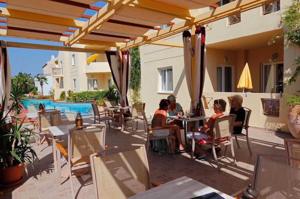 Lambrinos Suites 37/51