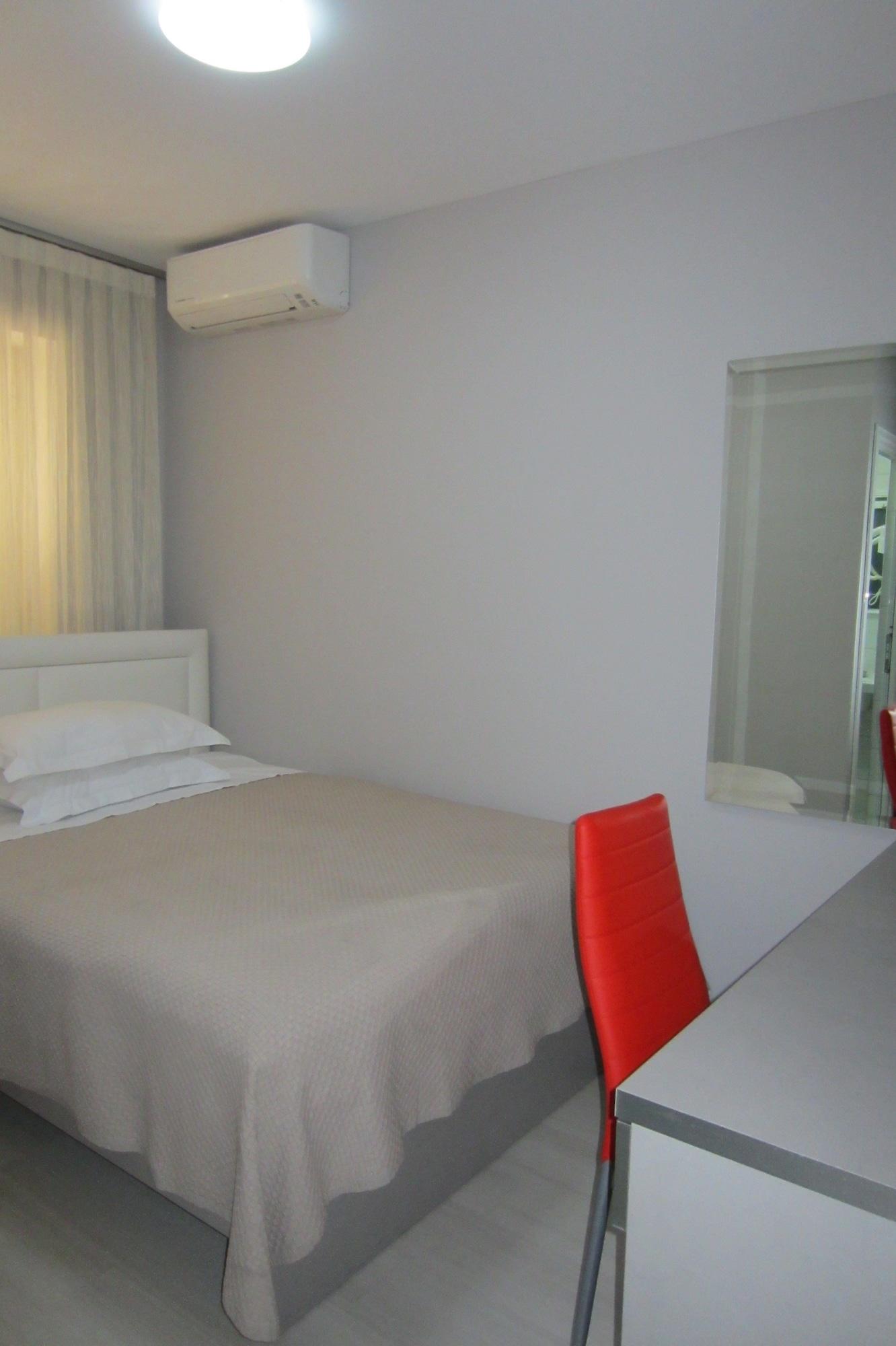 Room, Single