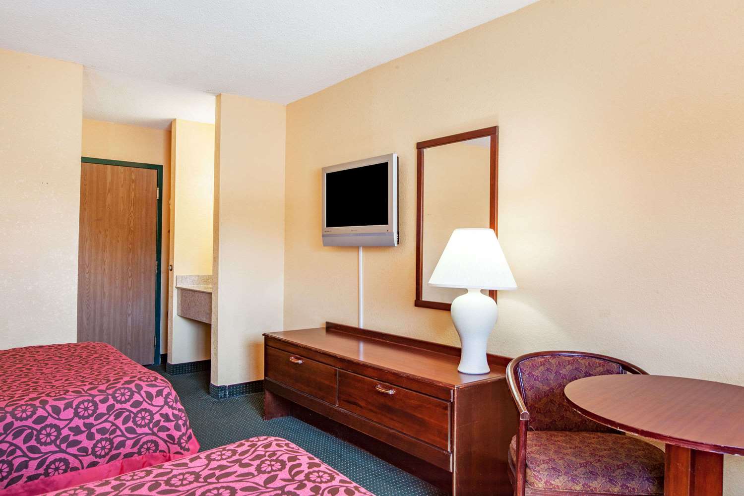 Days Inn by Wyndham Canastota/Verona 34/52