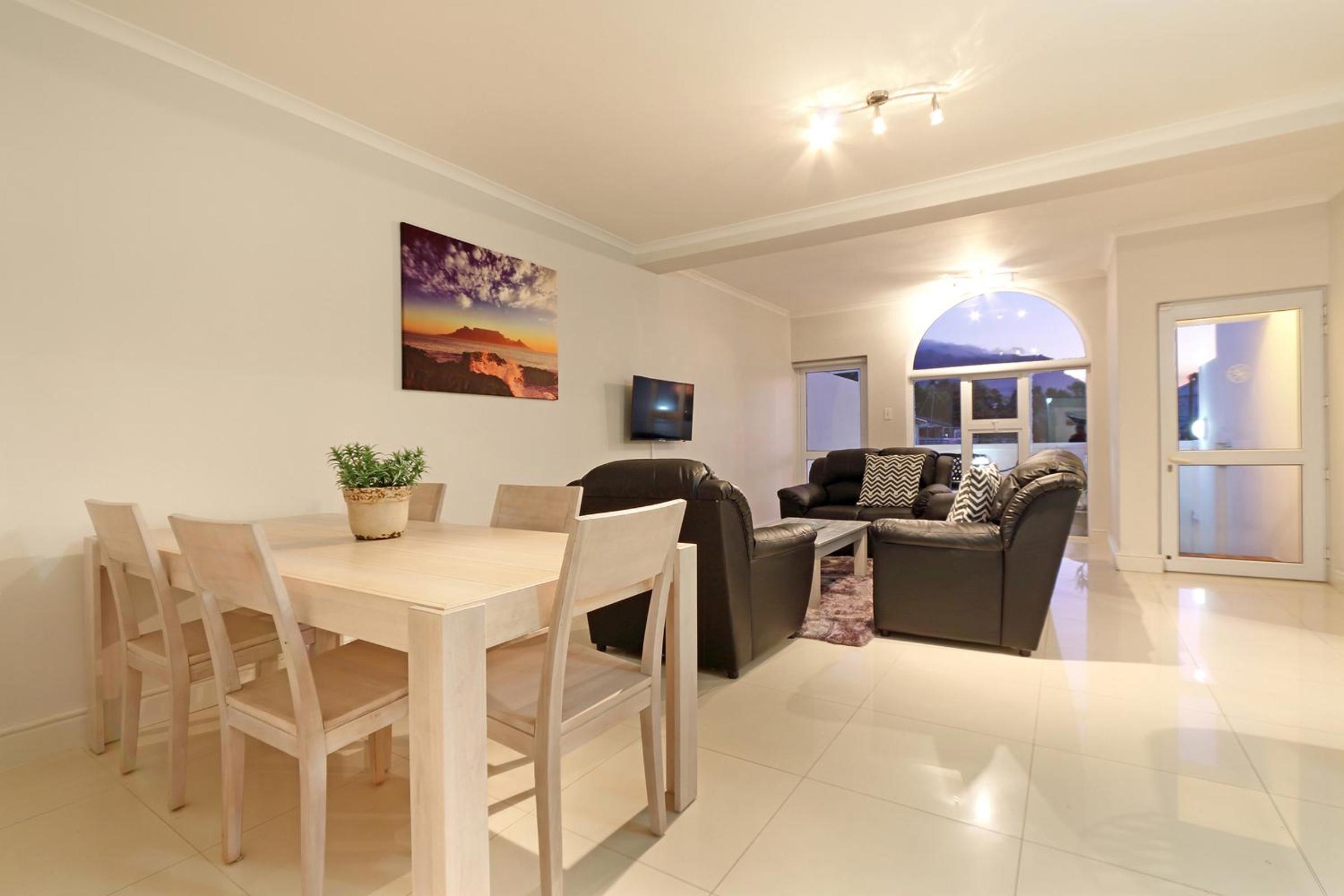 Camps Bay Beach Apartment 11/20