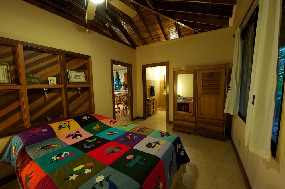 Villas Pico Bonito 54/66