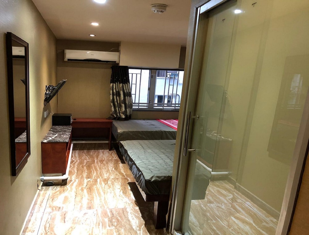 Rich Hotel 29/50