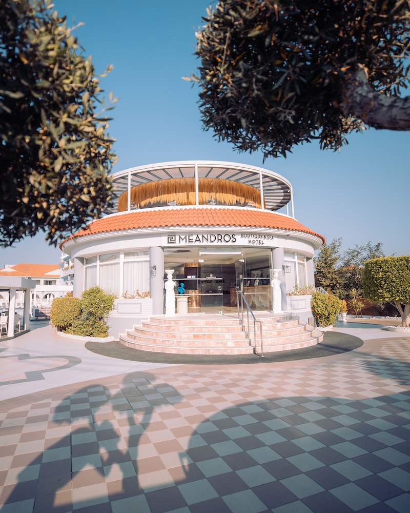 Meandros Boutique & Spa Hotel 54/58