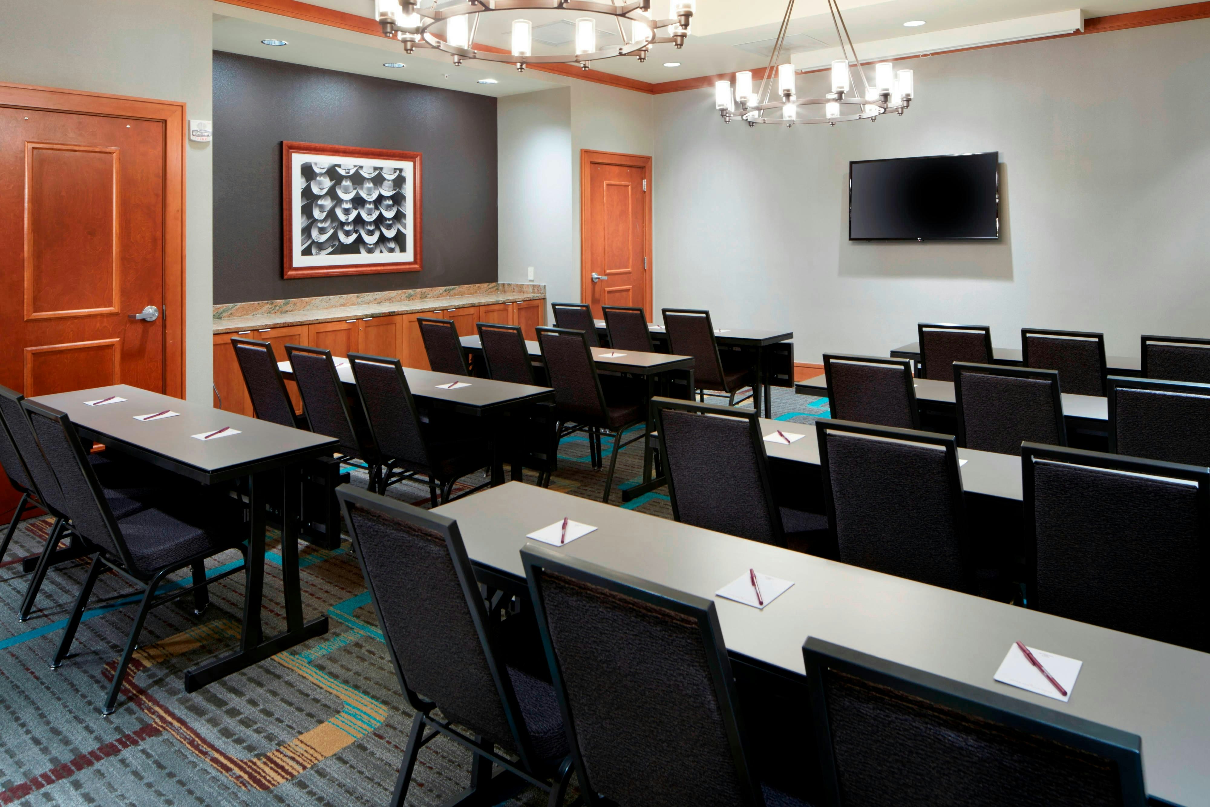 Residence Inn by Marriott San Antonio Six Flags at The Rim 21/25