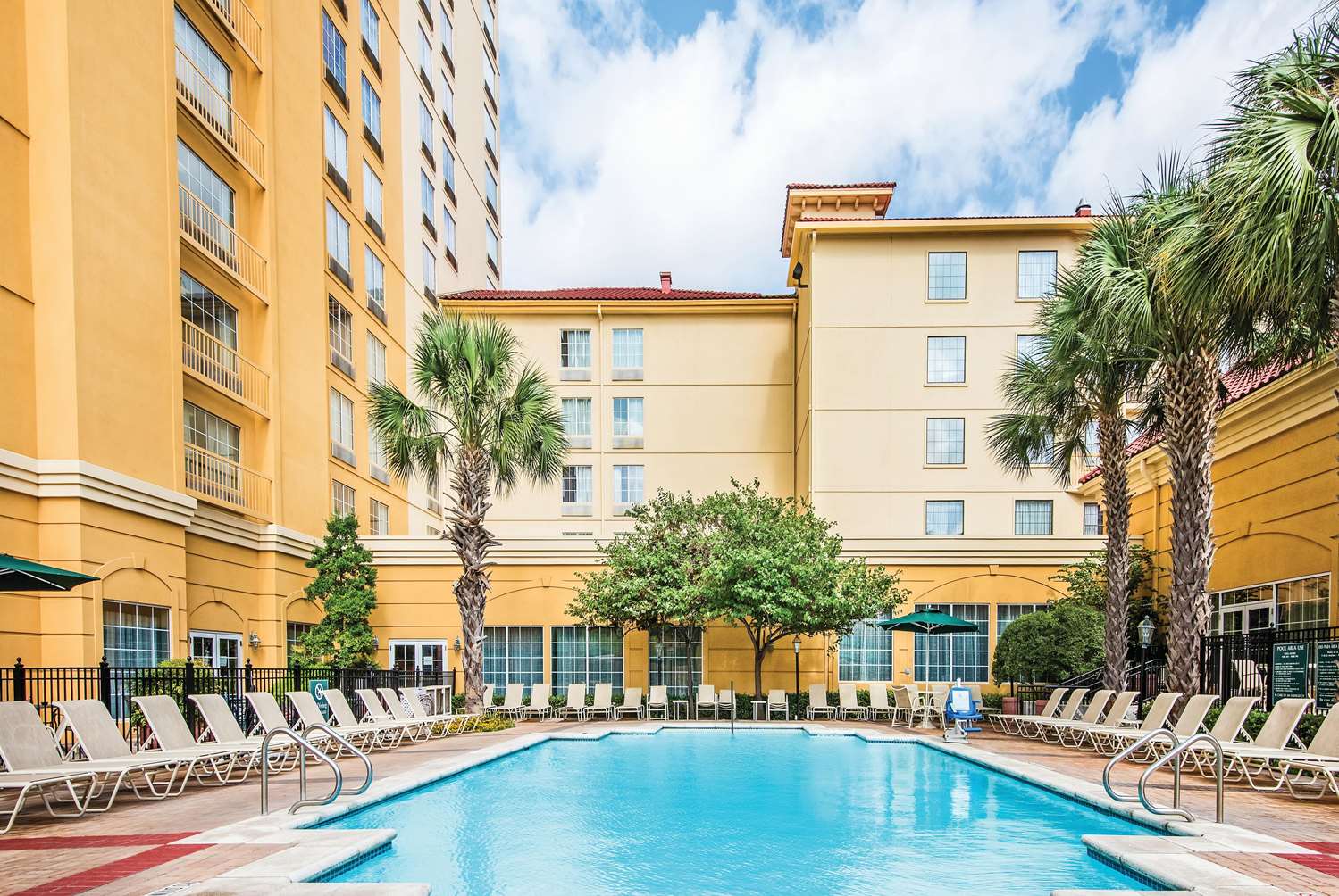 La Quinta Inn & Suites by Wyndham San Antonio Riverwalk 49/53