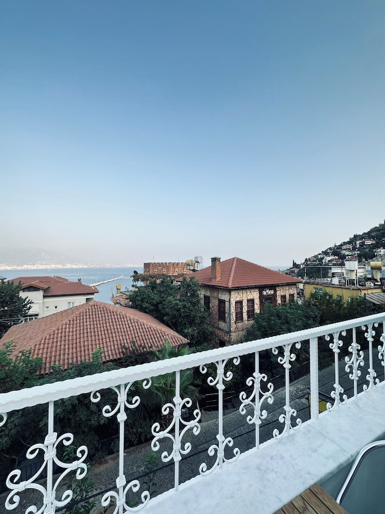 Lemon Villa Hotel 67/74