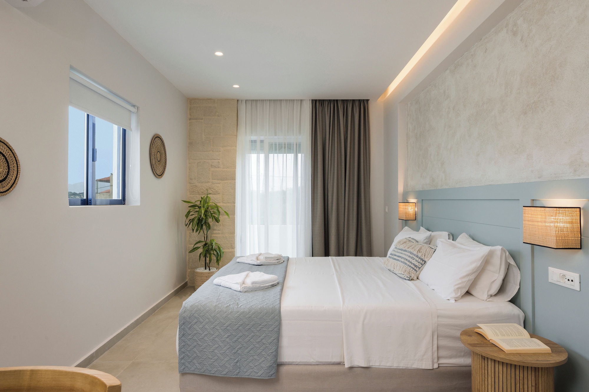 SUPERIOR, STUDIO, KING BED