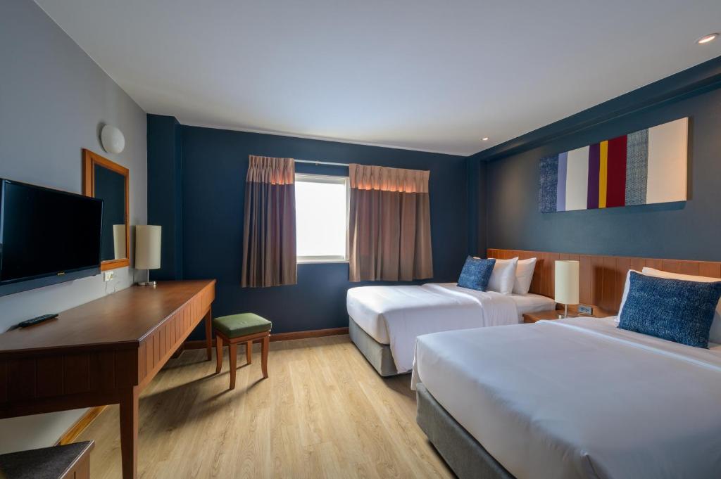 DELUXE POOL VIEW TWIN ROOM