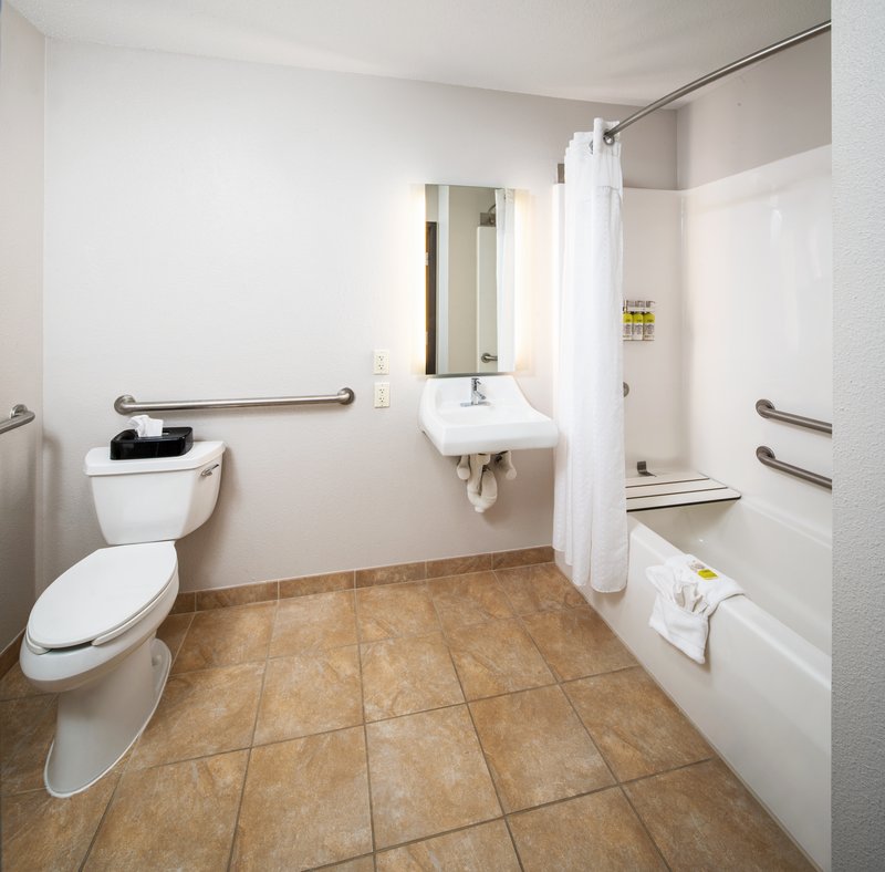 Holiday Inn Express Hotel & Suites Bellevue-Omaha Area 26/26