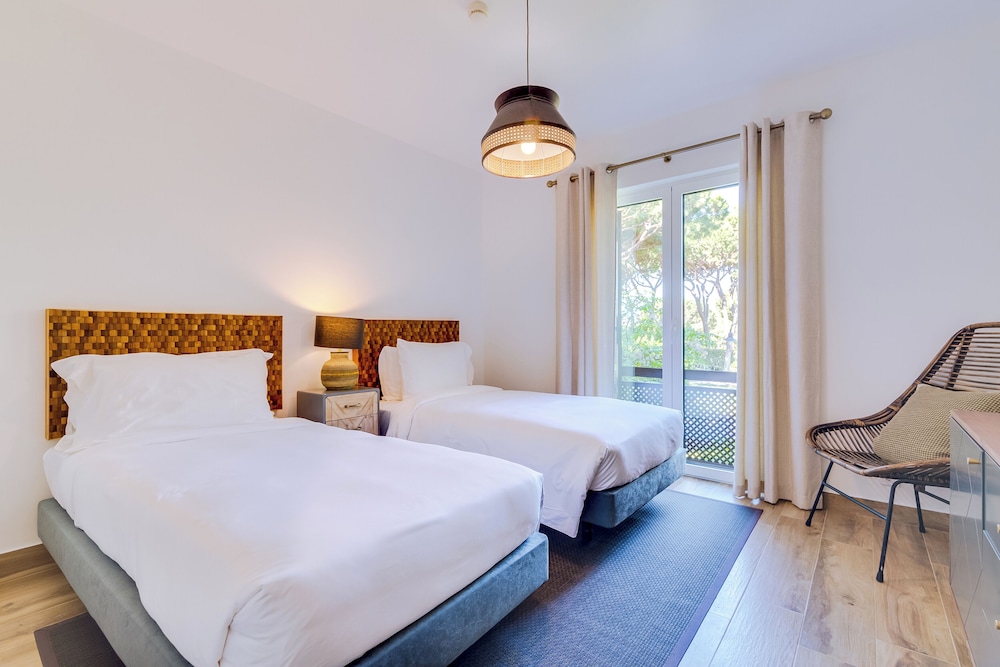 2 BEDROOMS, DELUXE, TOWN HOUSE