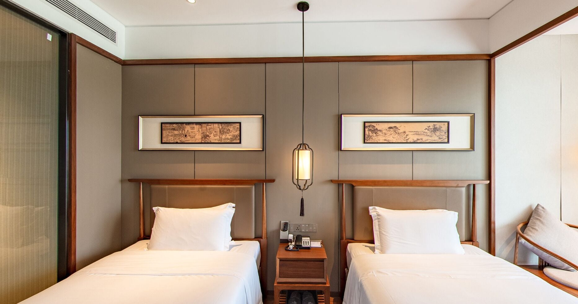 EXECUTIVE, TWIN BEDS