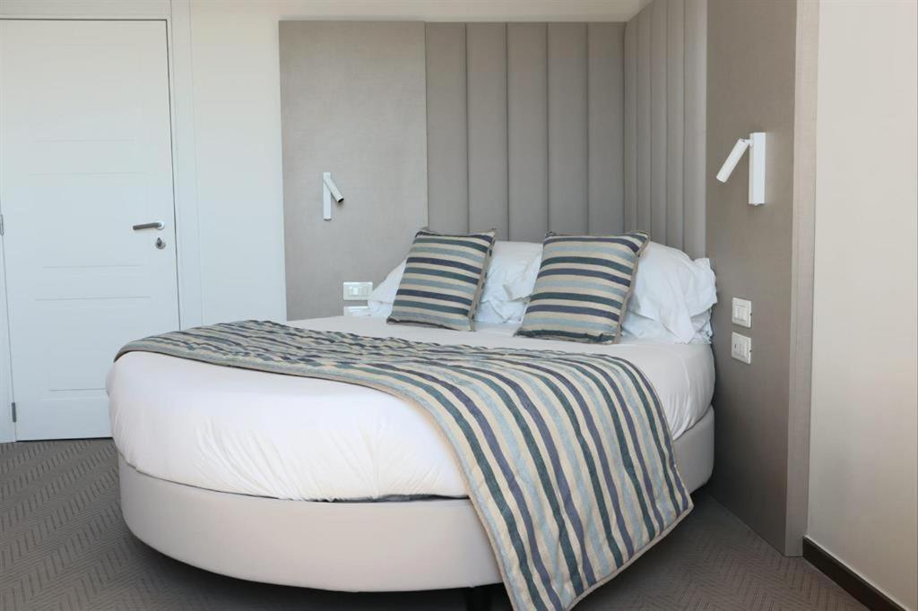 Deluxe, Double Bed, Sea View
