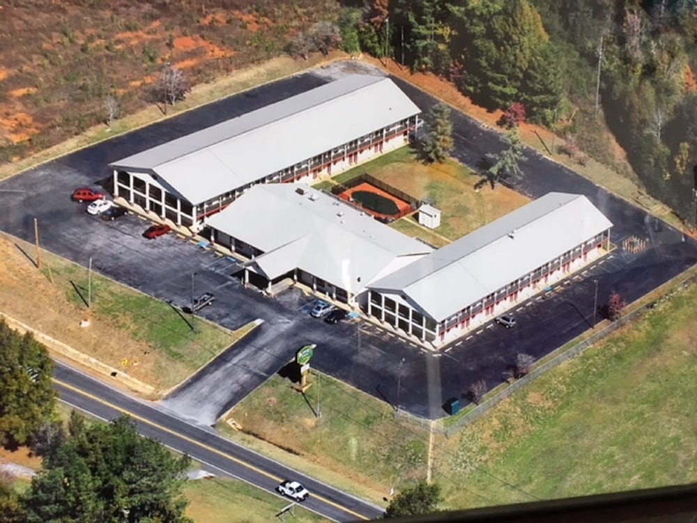 Budget Inn Talladega 33/61